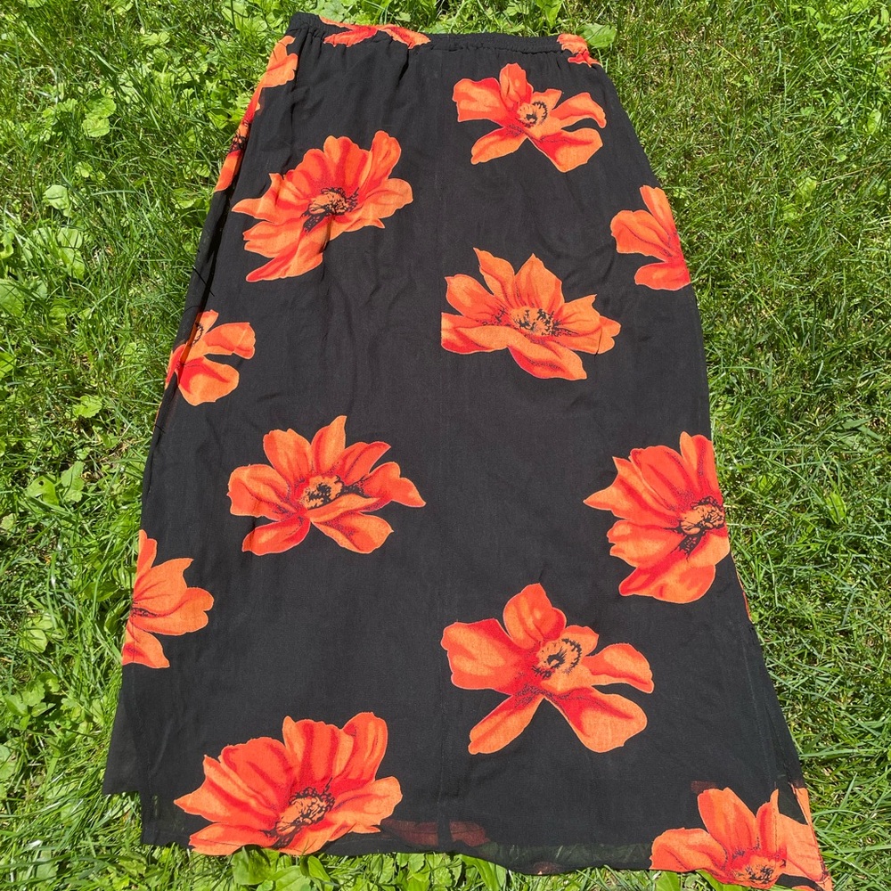 Gorgeous tropical midi skirt 🌺